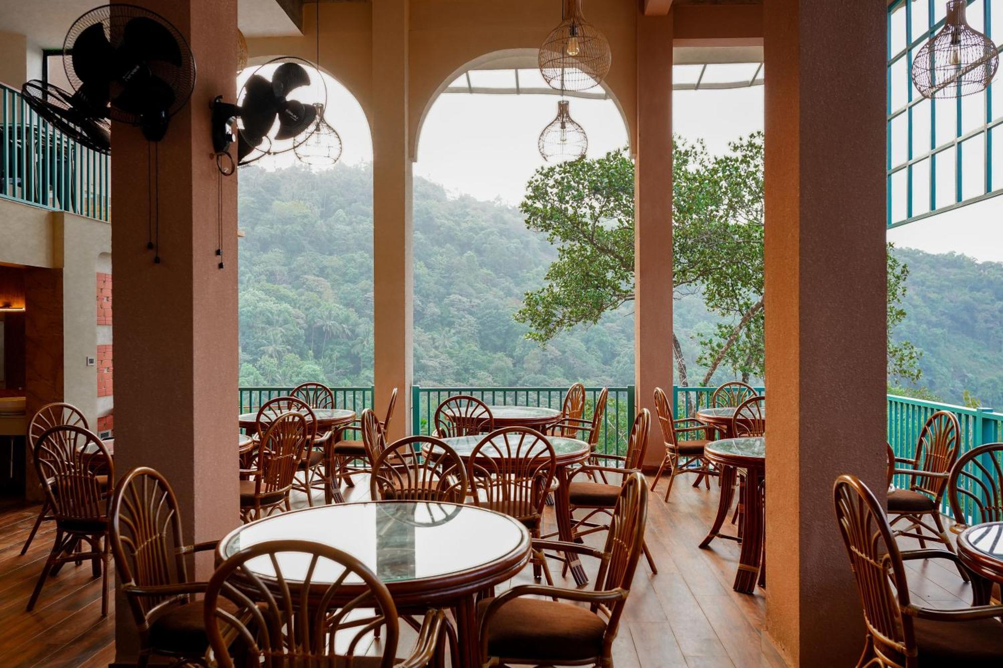 Mount Stratus Resort Vayalada Balussery Exterior photo