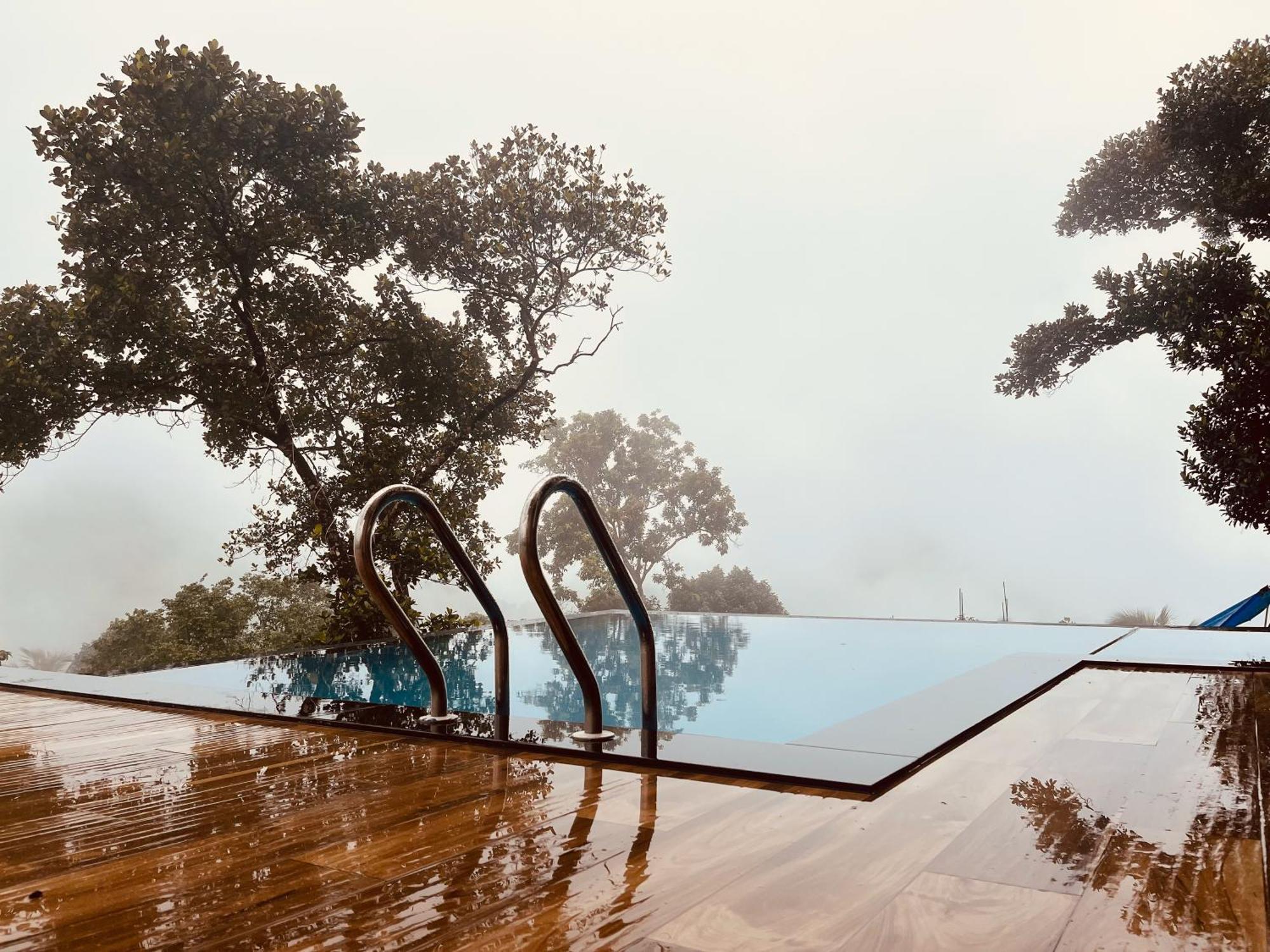Mount Stratus Resort Vayalada Balussery Exterior photo